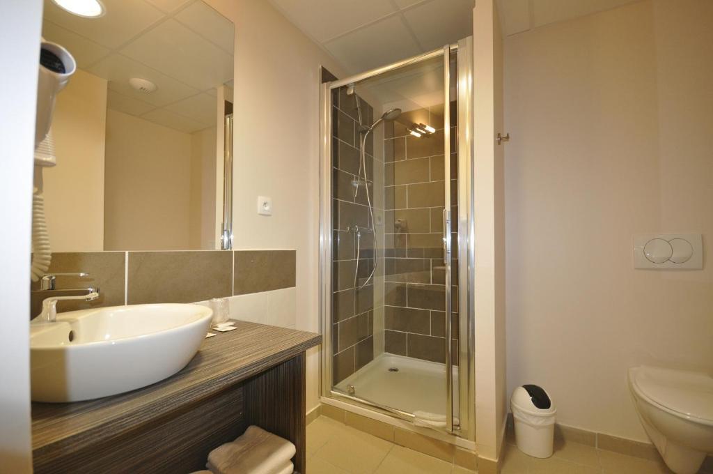Hotel Caiman Pierrelatte Habitación foto
